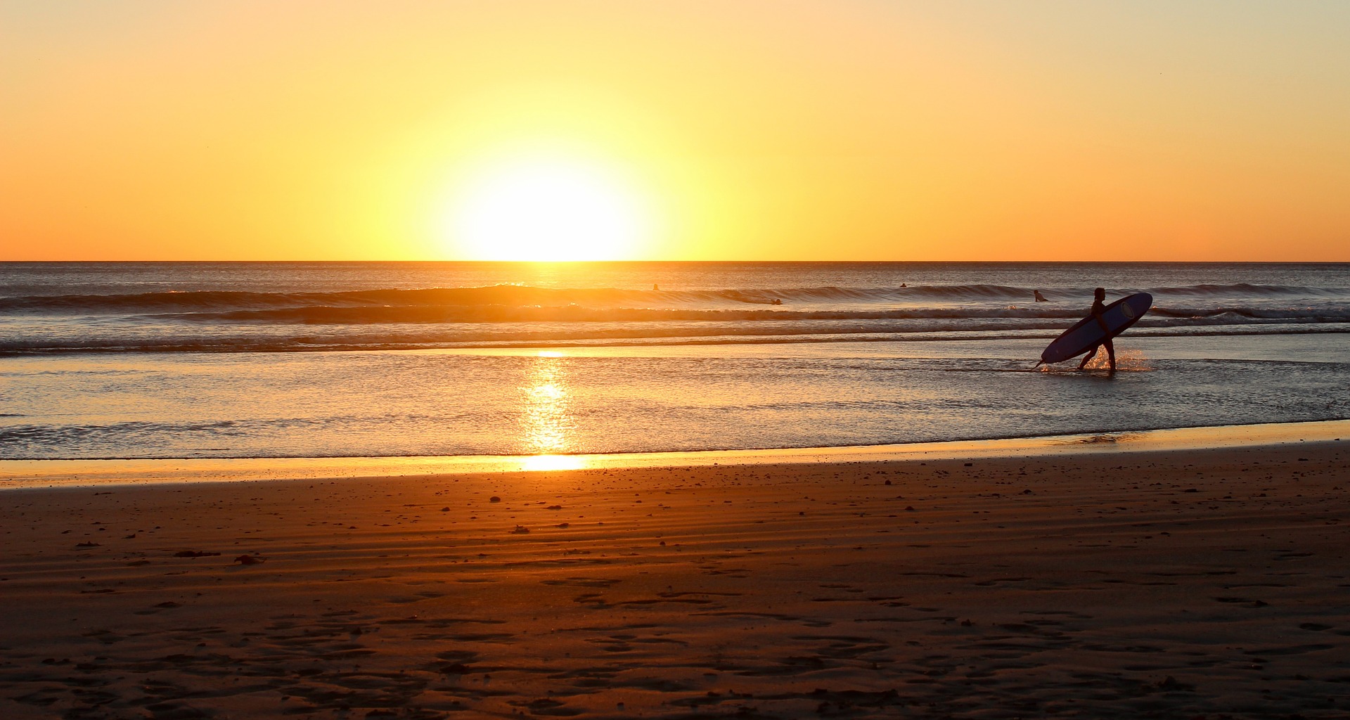beach-sunrise-1149548_1920