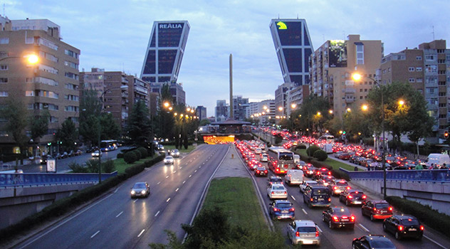 El tráfico en las ciudades / Paseo de la Castellana (CC) Alvy @ Flickr