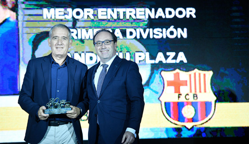 David Sastre entrega el Trofeo SEUR al Mejor Entrenador de Primera División